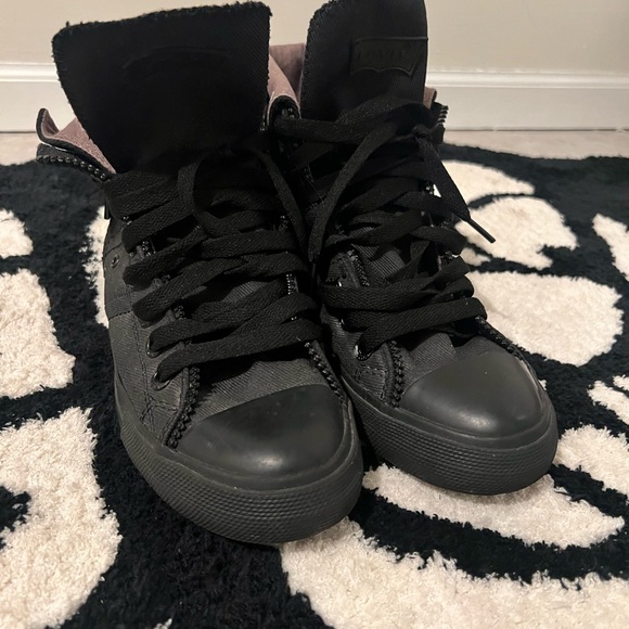 Levi's Black High-Top Athletic Shoes - Picture 1 of 7